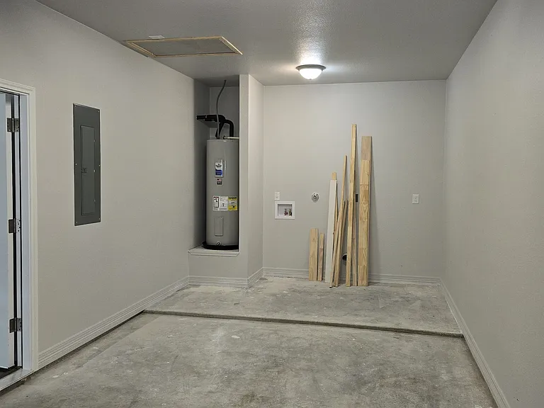 1708 E Leon St — Photo 12