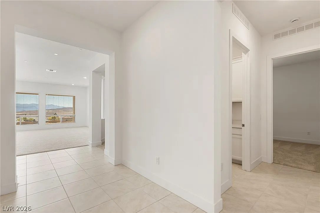 2 bed, 2.5 bath, 2302 sqft, $3,200 — Photo 4