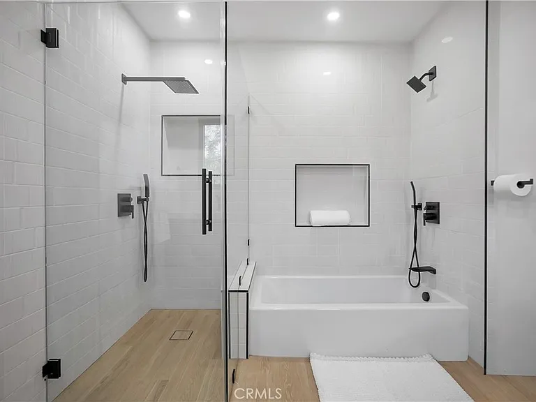 1145 S Longwood Ave — Photo 56
