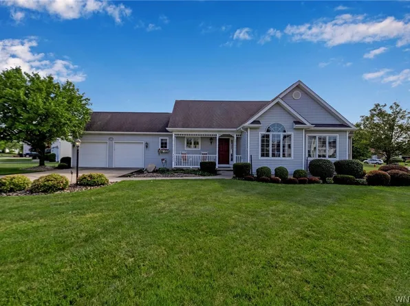 5820 Woodruff Dr, Clarence Center, NY 14032