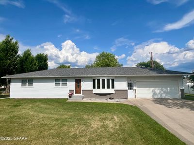 519 Lewis Ave, Larimore, ND, 58251