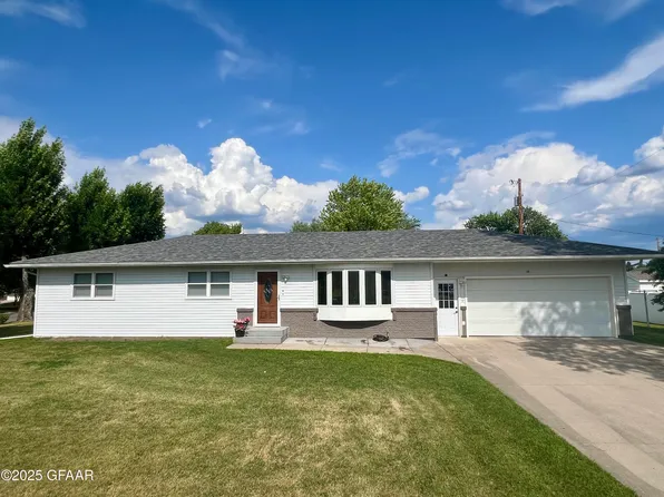 519 Lewis Ave, Larimore, ND 58251