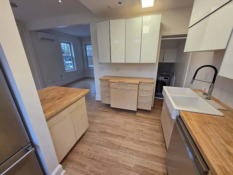 1 N Cherry Grove Ave #1 — Photo 3