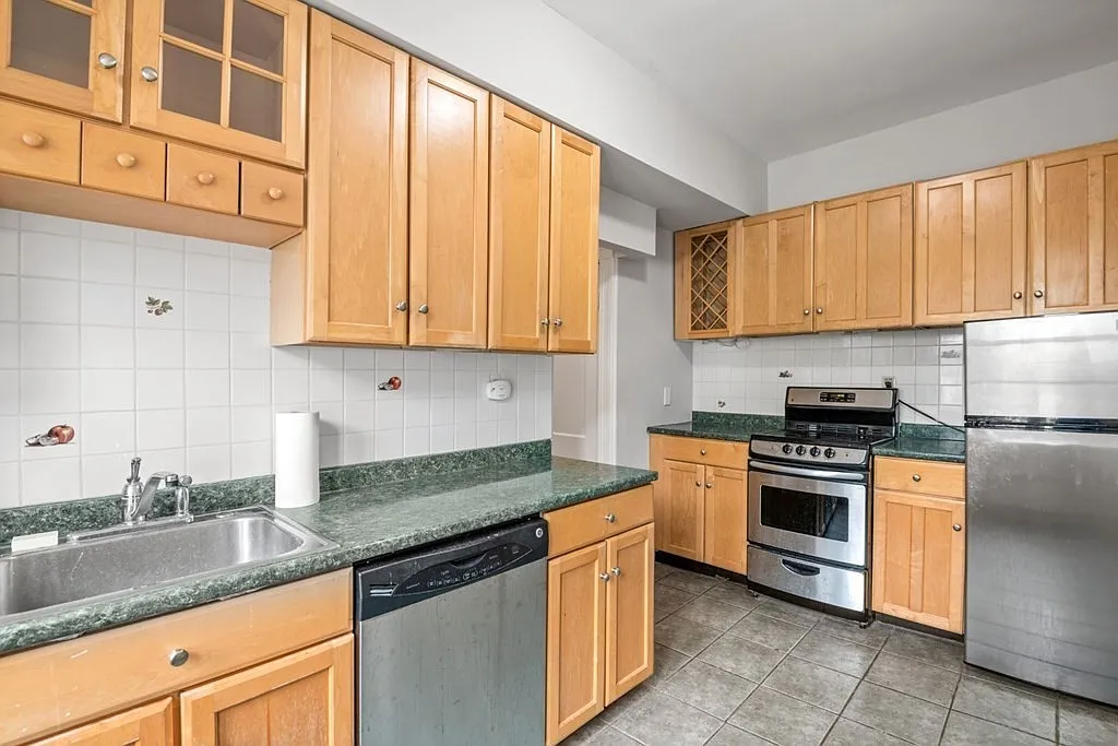 1872 Commonwealth Ave — Photo 2