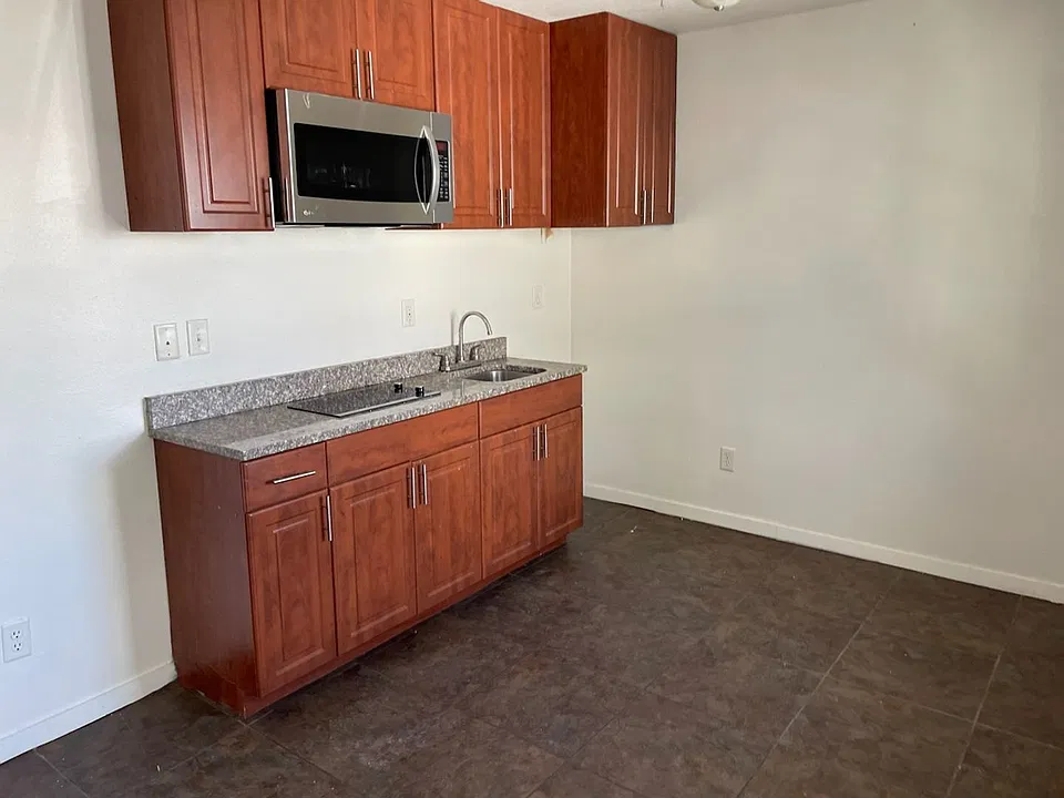 2301 Beach Ln