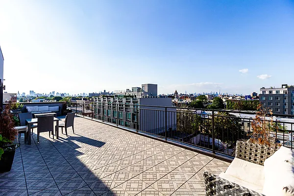 Rented by EXR | media 48