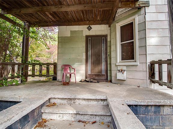 5th image of 725 Randle St