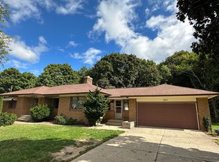 955 Lincoln Ave, Holland, MI 49423
