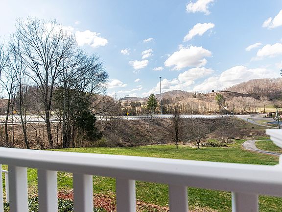 3rd image of 6226 Gateway Dr