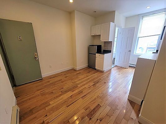 2nd image of 613 9th Ave #2RR