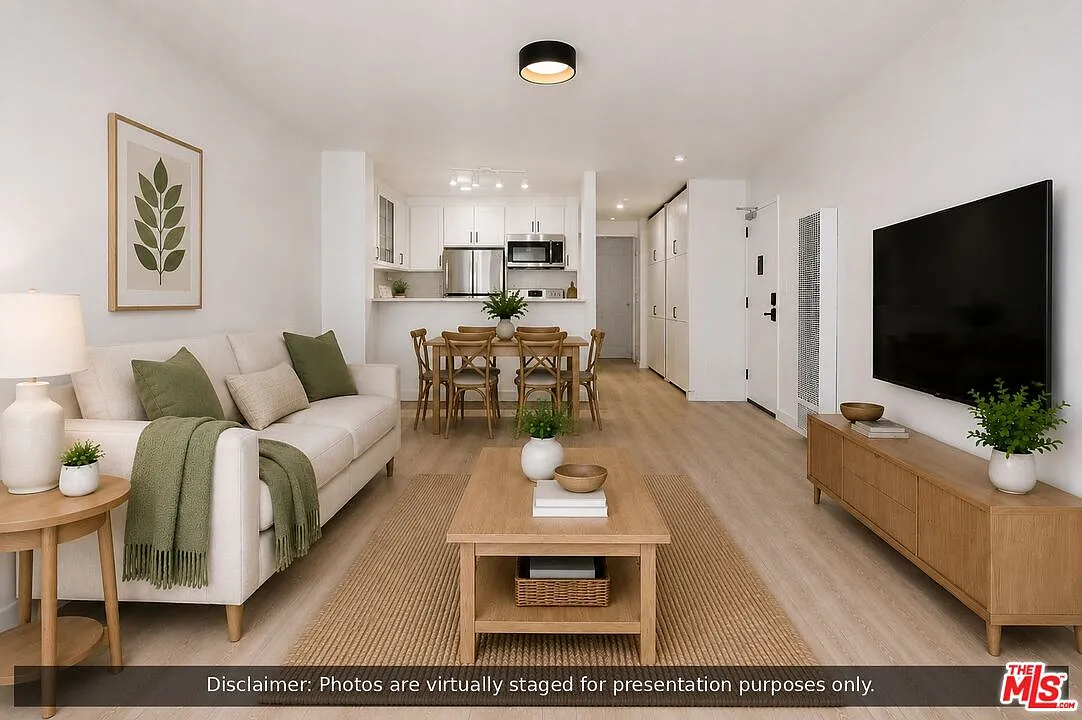 2 bed, 1.0 bath, 900 sqft, $2,395 — Photo 2