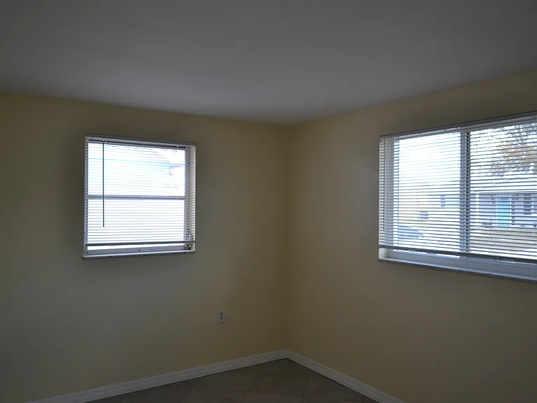 1351 Whitehall Ln — Photo 12