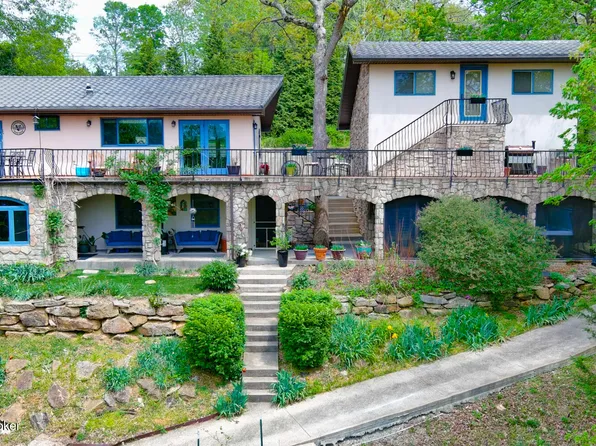 3987 Doe Valley Pkwy E, Brandenburg, KY 40108