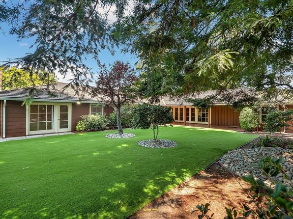 747 Northampton Dr