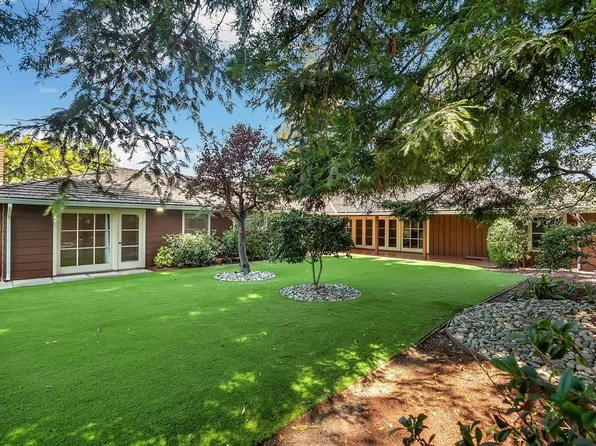 747 Northampton Dr, Palo Alto, CA 94303