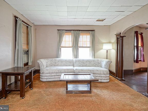 4th image of 4749 Poplar Ave