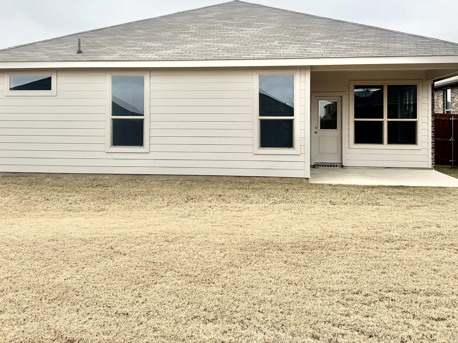 121 Daffodil Lane — Photo 3