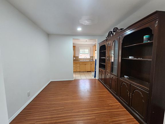 2nd image of 2317 W Harvard St