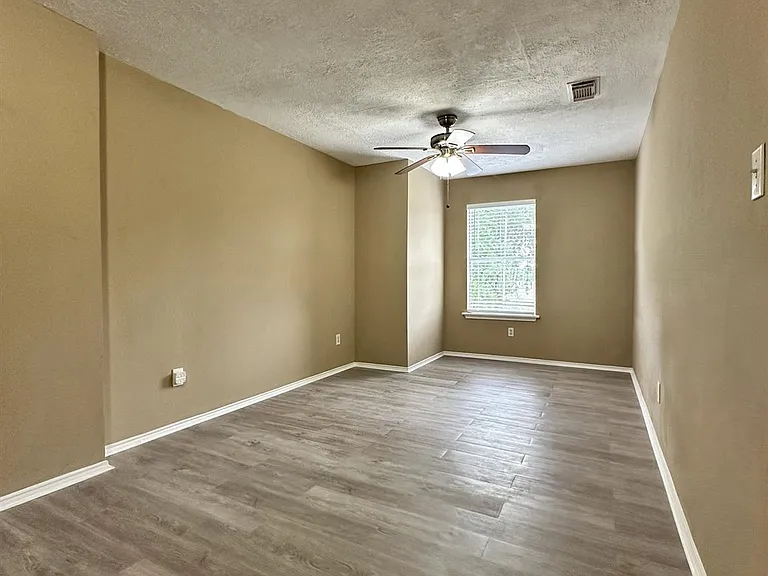 6910 Bayou Crest Dr — Photo 10