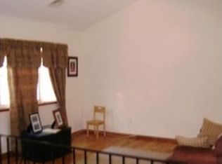 9 1st Ave, Locust Valley, NY 11560