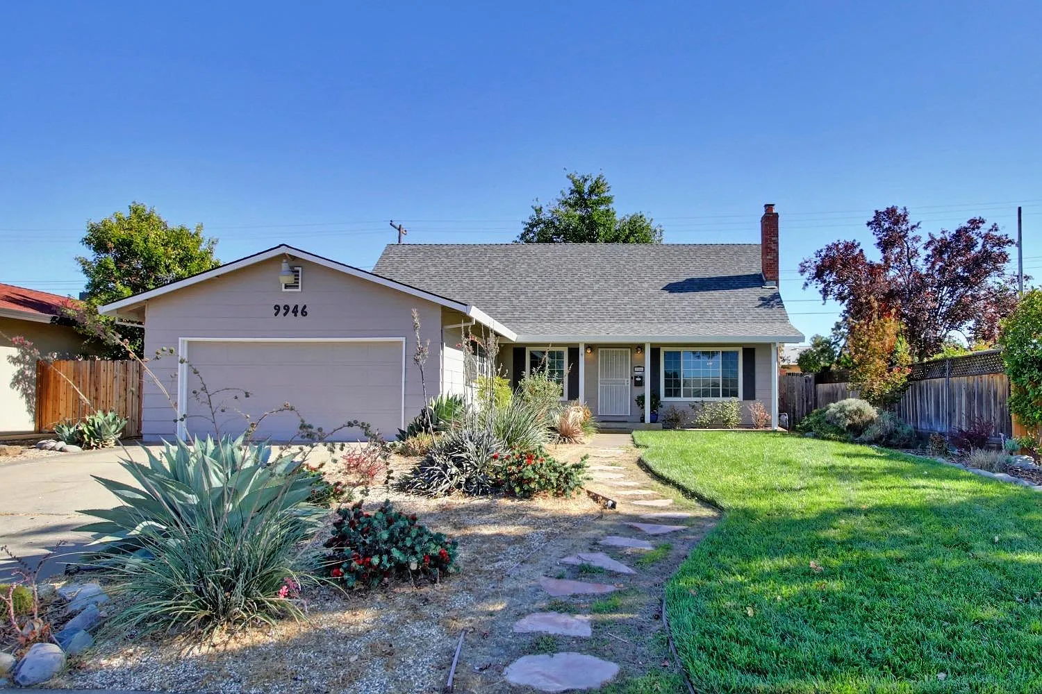9946 Redstone Dr photo 1