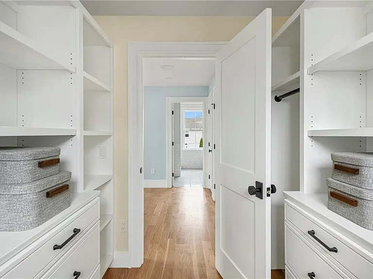 118 Newport Ave — Photo 38