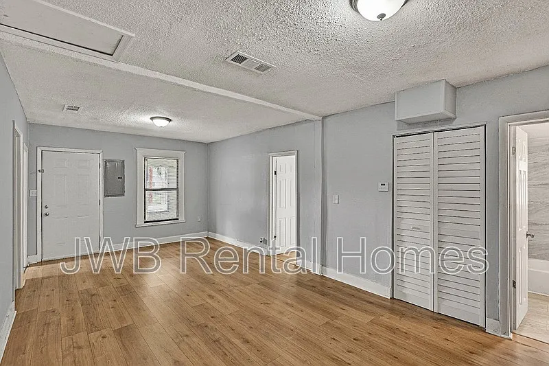 Northside — Photo 4