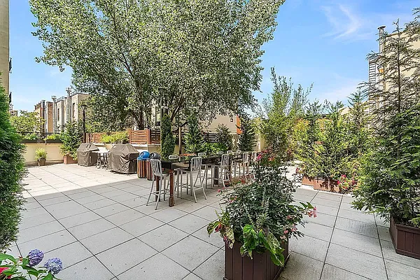 Rented by Compass | media 18