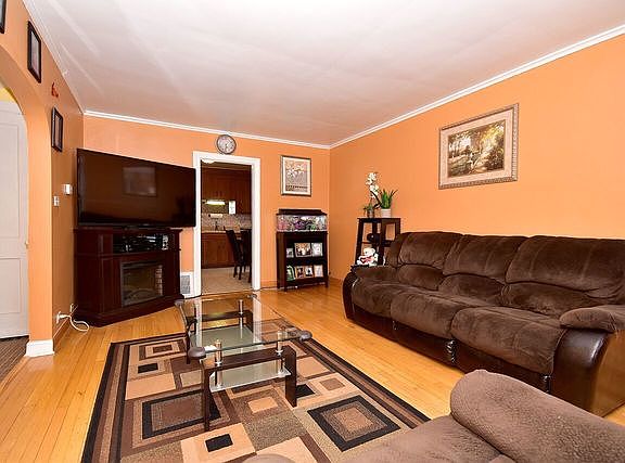 5th image of 6347 W Berteau Ave