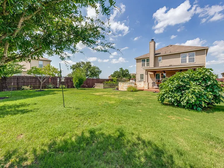 6909 Longford Trl — Photo 23