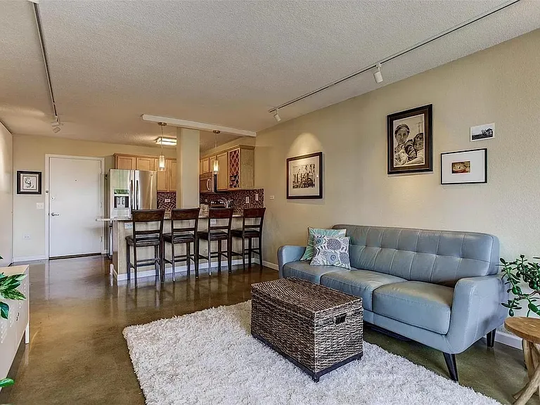 909 N Logan St #4I — Photo 1