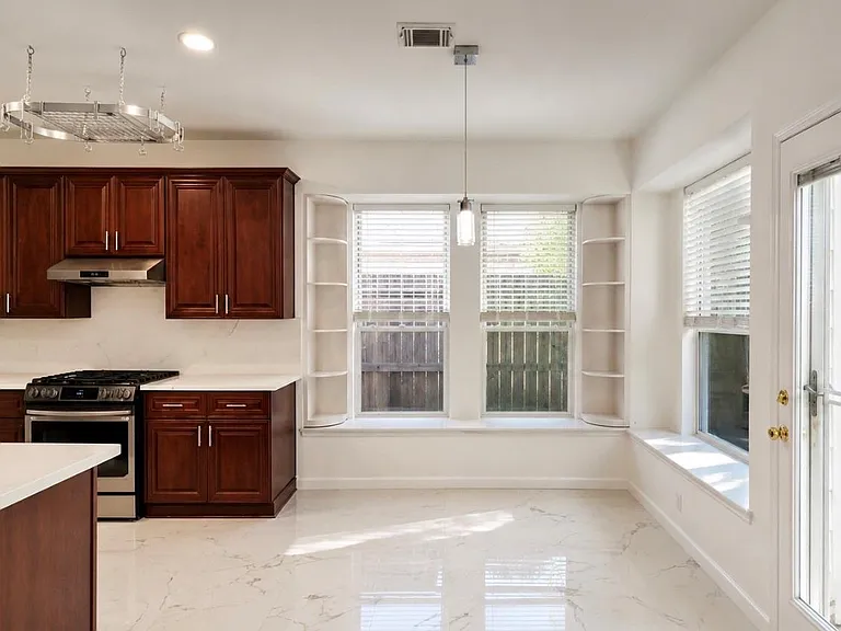 423 Blossomwood Dr — Photo 11