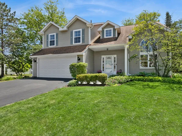 139 N Crooked Lake Ln, Lindenhurst, IL 60046