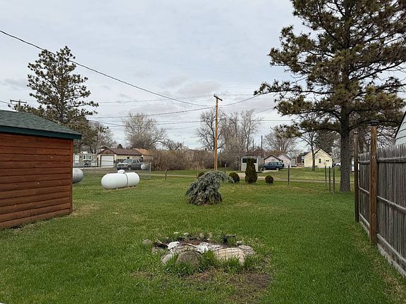3rd image of 604 Pleasant St