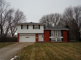 6932 Chadbourne Dr, North Olmsted, OH 44070