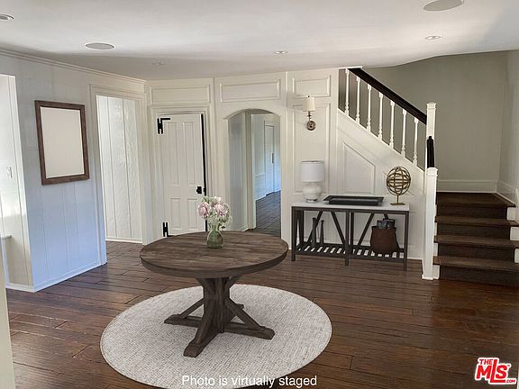 5th image of 615 N Beverly Dr