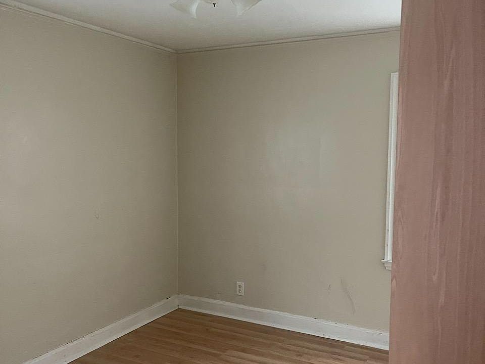 2nd image of 15889 Pinehurst St