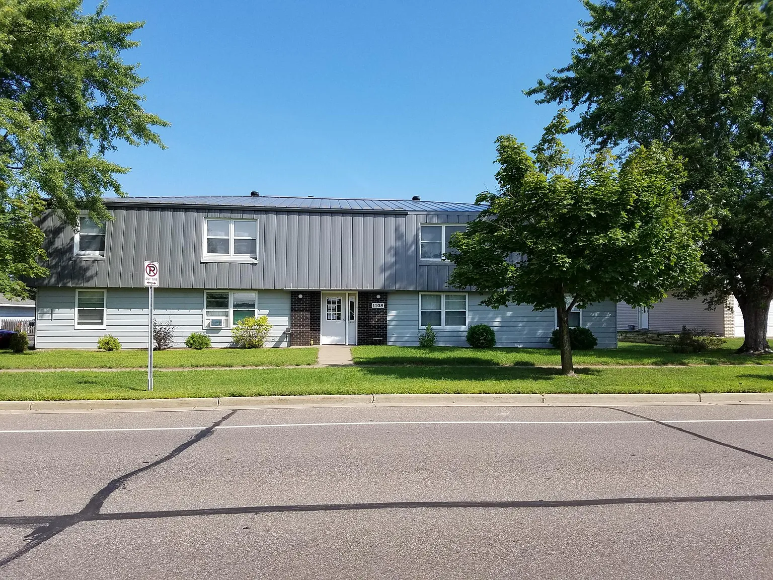 2 bed, 550 sqft, $900 — Photo 1
