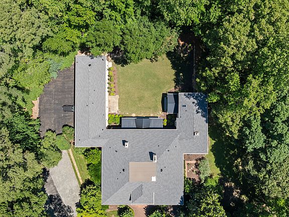 3rd image of 710 Walnut Dr