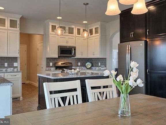 3rd image of 5 Rolling Meadow Rd