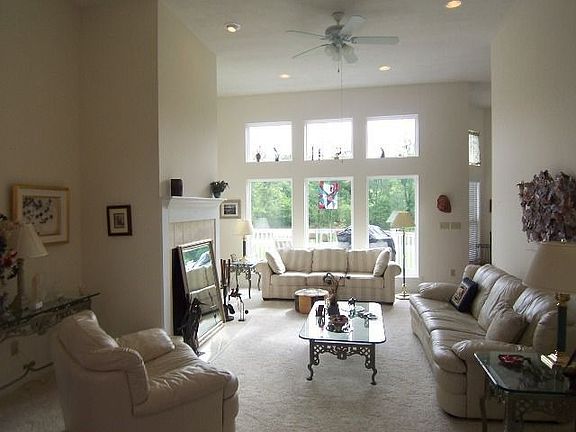 2nd image of 860 Fairway Dr