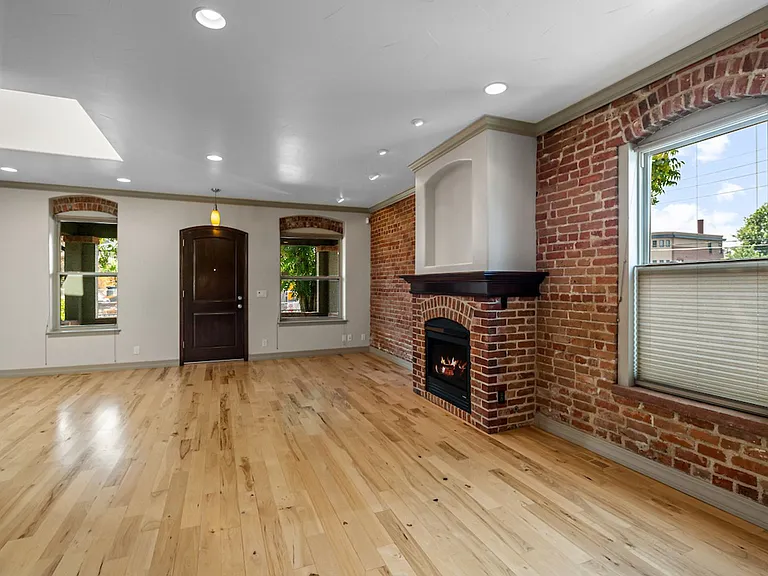 1275 S Clayton St — Photo 5