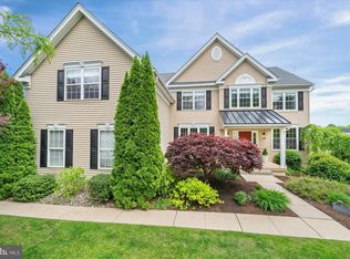 208 Honey Locust Dr, Avondale, PA 19311