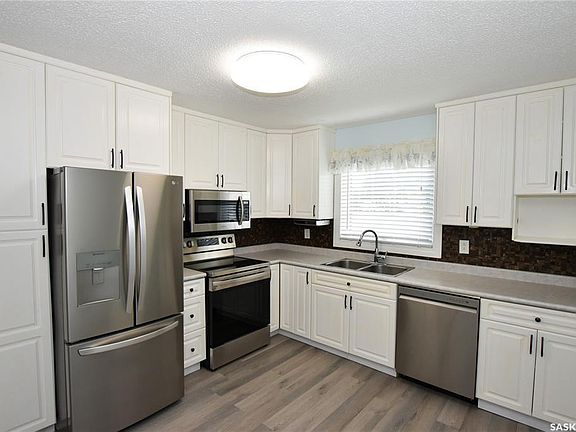 5th image of 3417 Diefenbaker Dr