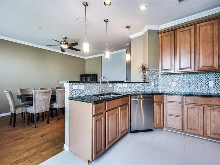 1355 Chase Ln — Photo 6