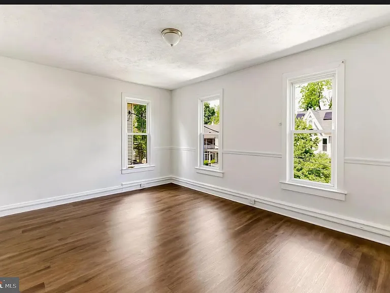 43 High St — Photo 2