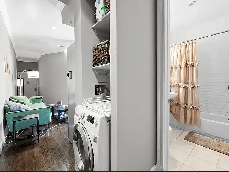 818 10th Ave #4A — Photo 2
