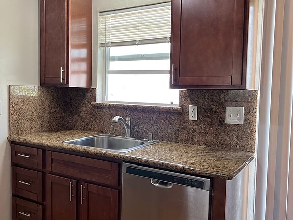 5th image of 1024 47th St