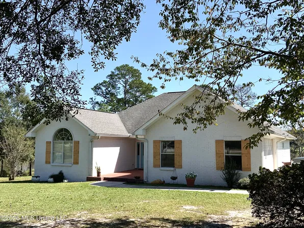 18450 Deer Dr, Saucier, MS 39574