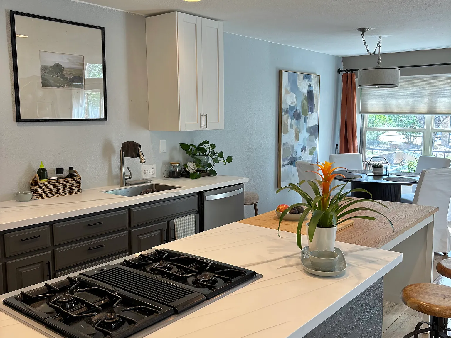 3 bed, 2400 sqft, $3,099 — Photo 4